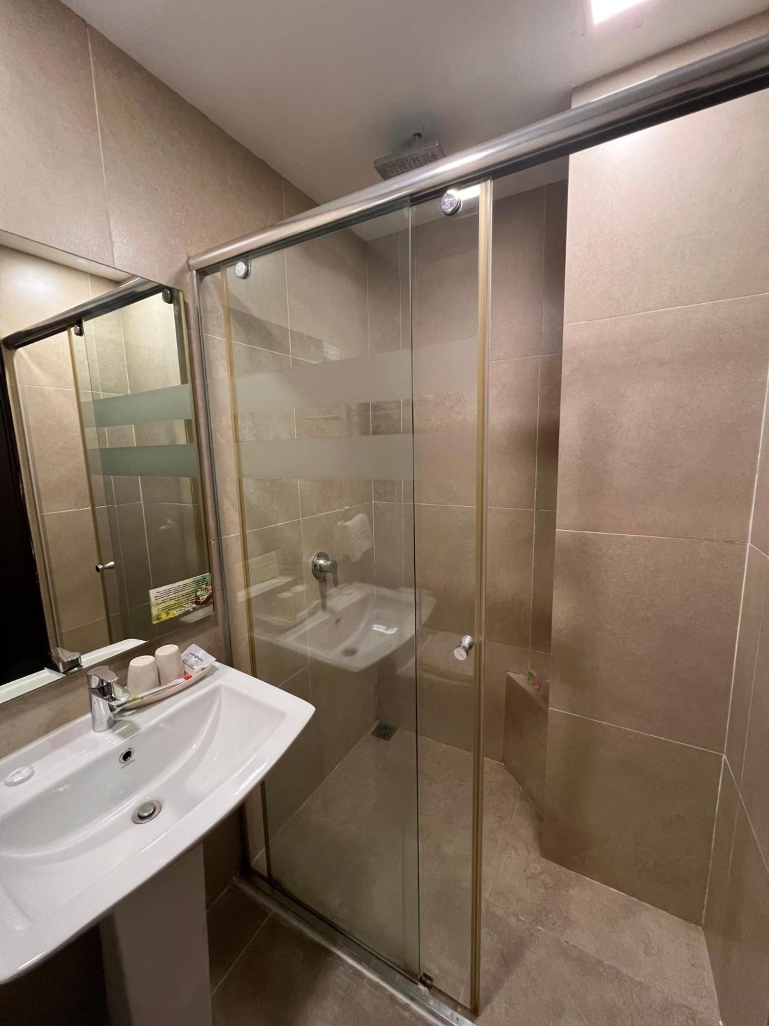 Ajang Hotel Мірі Екстер'єр фото