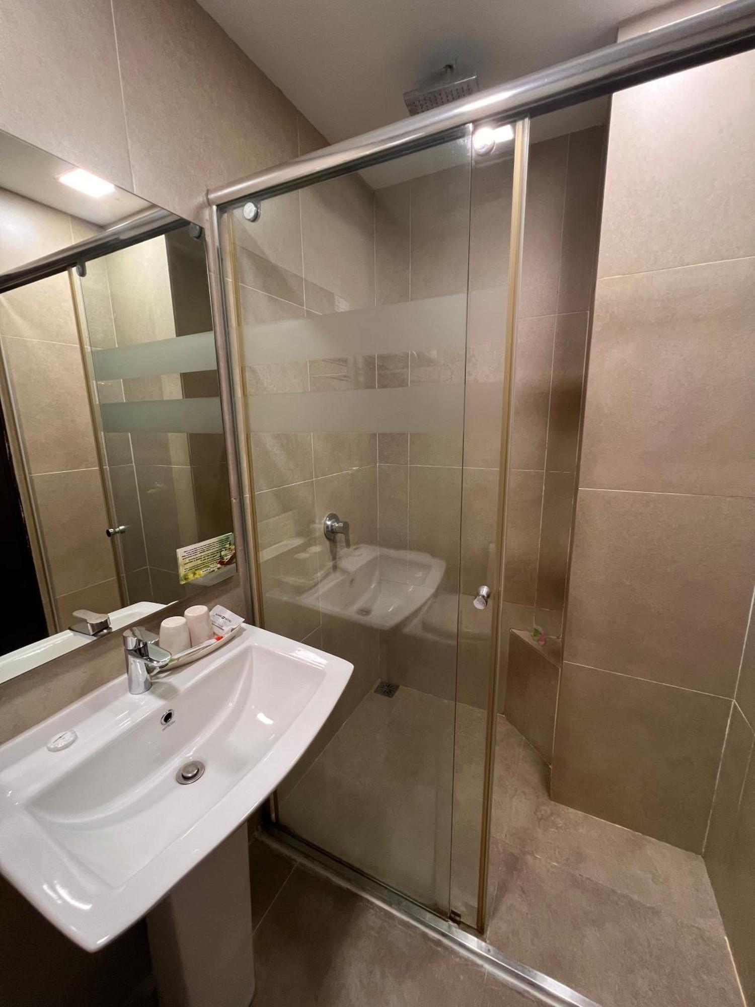 Ajang Hotel Мірі Екстер'єр фото